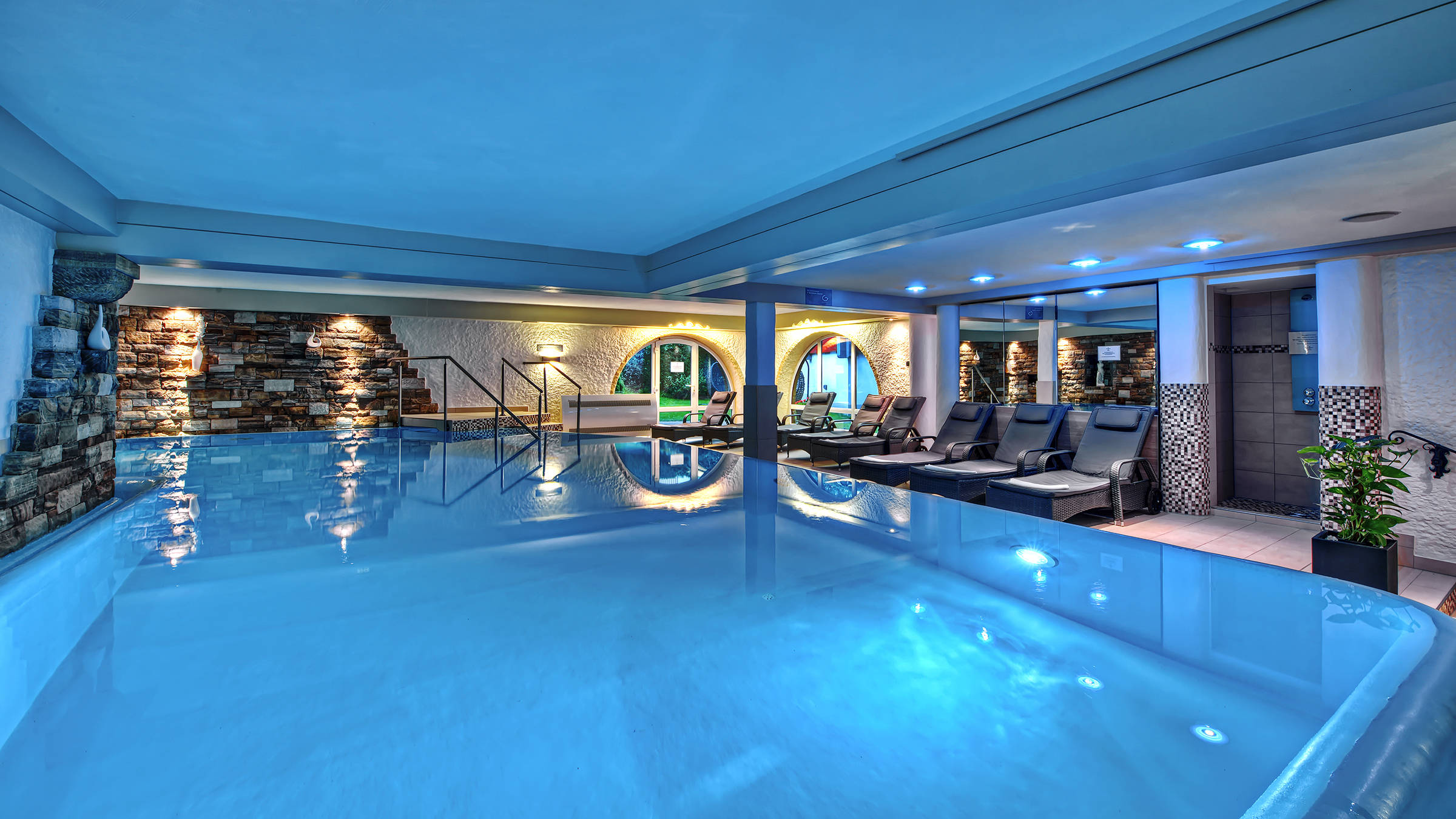Pool im Königshof Hotel-Resort Oberstaufen - Offizielle Webseite