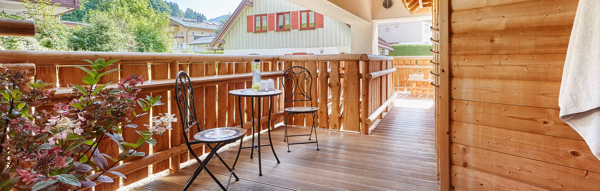 Terrasse im Saunabereich - Königshof Hotel-Resort Oberstaufen - Offizielle Webseite