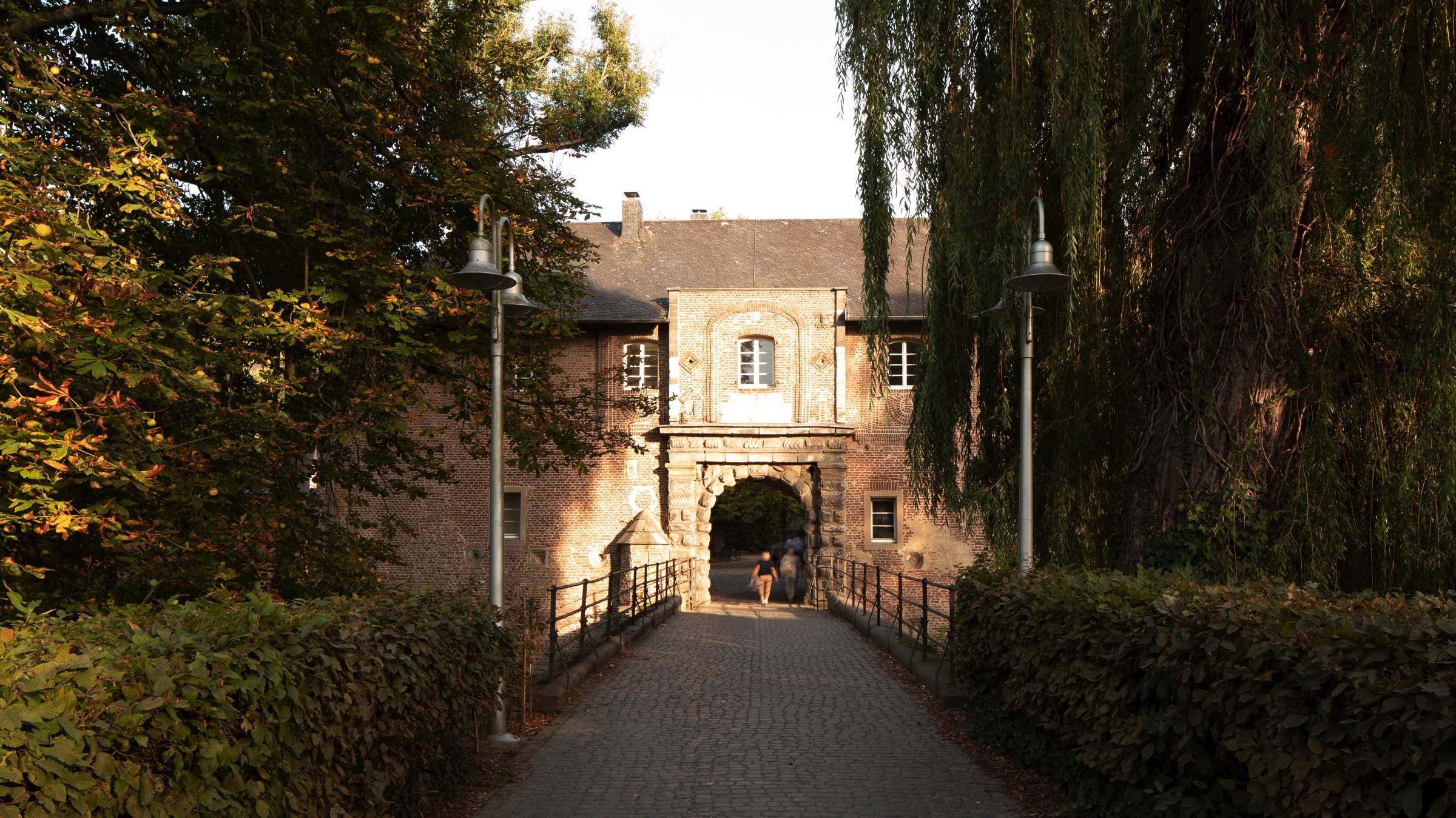 Schloss Rheydt - H4 Hotel Mönchengladbach im BORUSSIA-PARK - Official website Schloss Rheydt - H4 Hotel Mönchengladbach im BORUSSIA-PARK - Official website