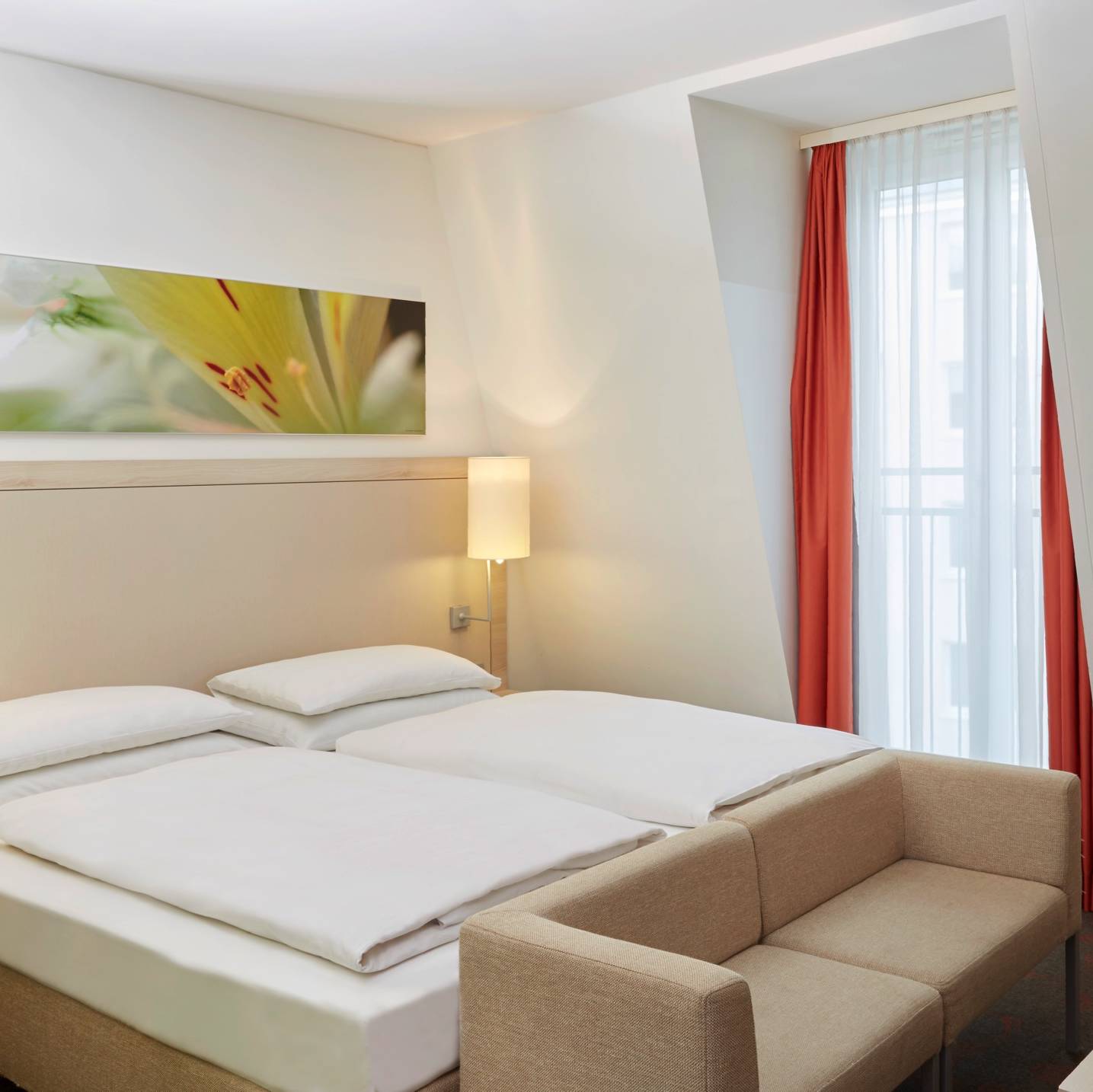 Hotelzimmer im H+ Hotel München - Offizielle Webseite