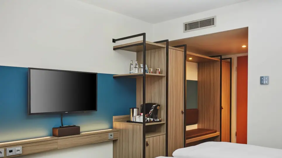 Comfort twin room at the H4 Hotel Leipzig - Official website