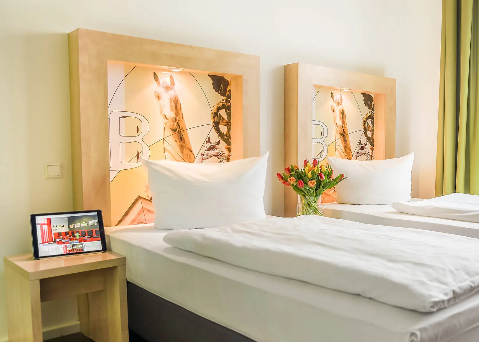 Hotelzimmer im H+ Hotel 4Youth Berlin - Offizielle Webseite