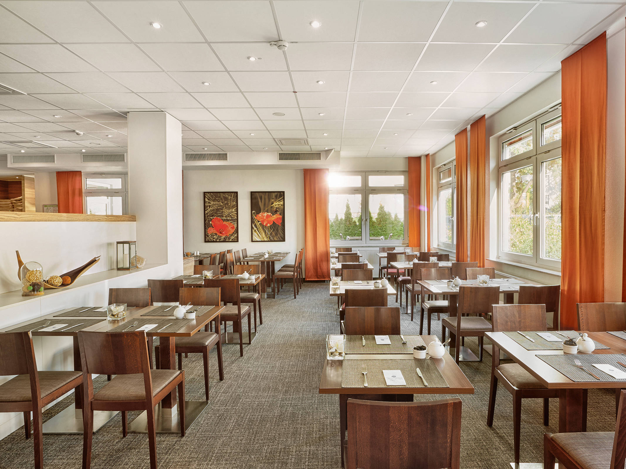 Restaurat at the H+ Hotel Darmstadt Restaurat at the H+ Hotel Darmstadt