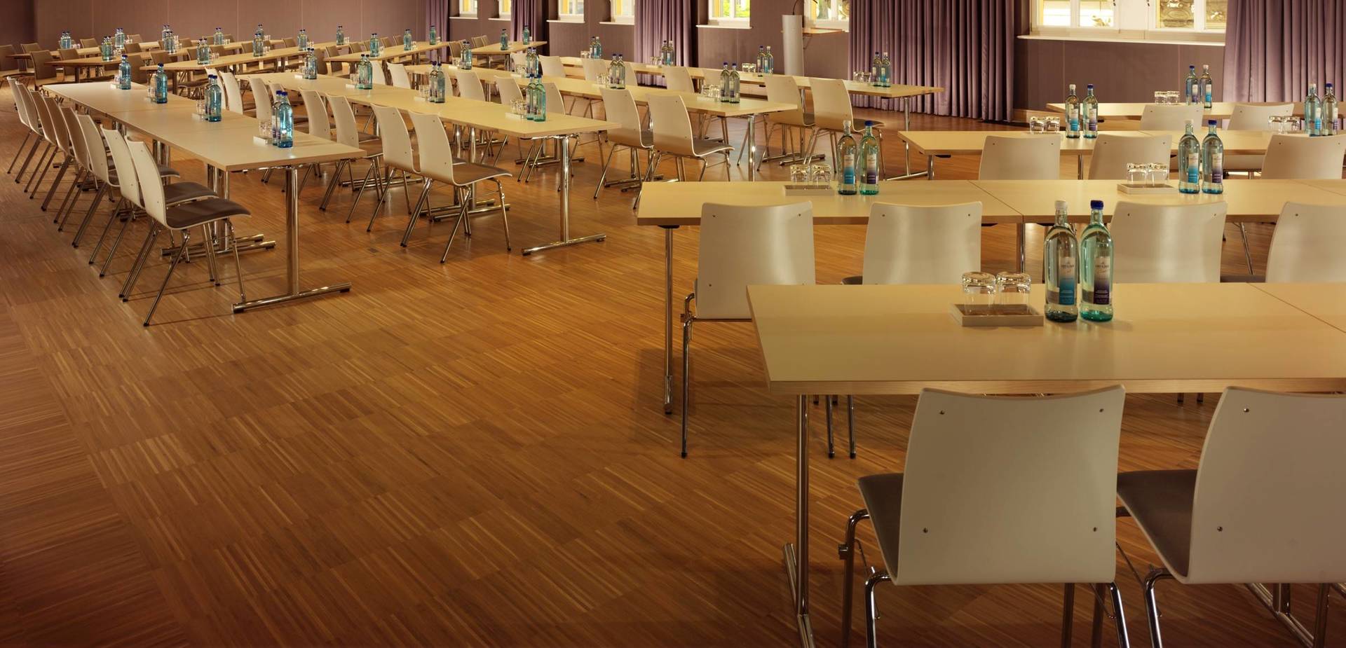 Moderner Tagungsraum im Hyperion Hotel Dresden - Offizielle Webseite