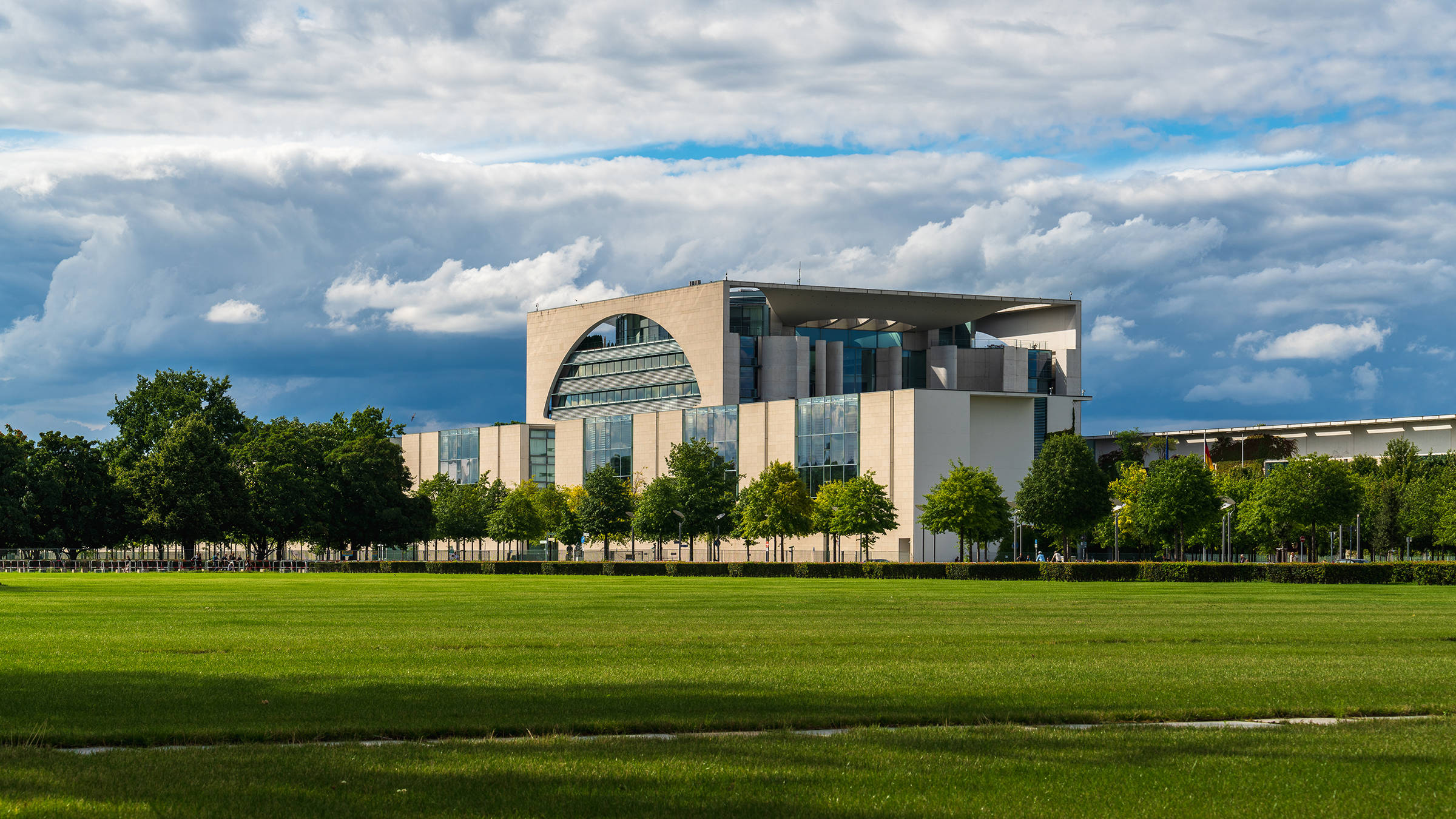 Federal Chancellery near the H+ Hotel Berlin Mitte - Official website Federal Chancellery near the H+ Hotel Berlin Mitte - Official website