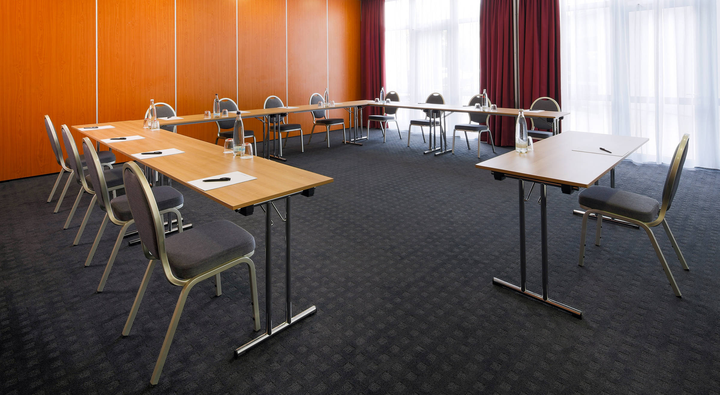 Meeting room at the H+ Hotel Hannover - Official websie Meeting room at the H+ Hotel Hannover - Official websie