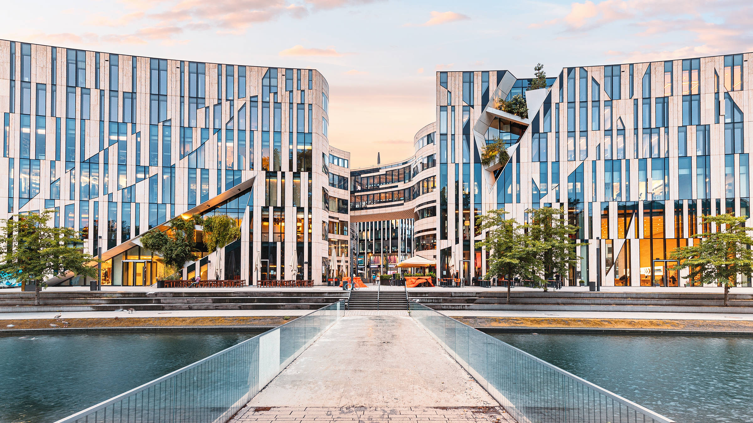 Flânerie sur la promenade de la Königsallee - H2 Hotel Düsseldorf City - site internet officiel Flânerie sur la promenade de la Königsallee - H2 Hotel Düsseldorf City - site internet officiel