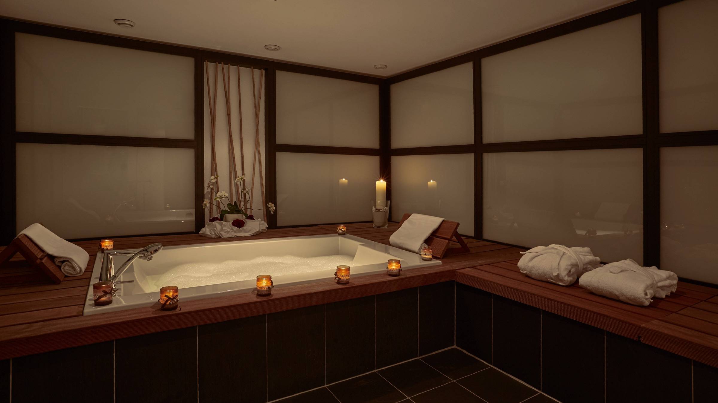 Whirlpool im H+ Hotel & Spa Engelberg - Offizielle Webseite Whirlpool im H+ Hotel & Spa Engelberg - Offizielle Webseite