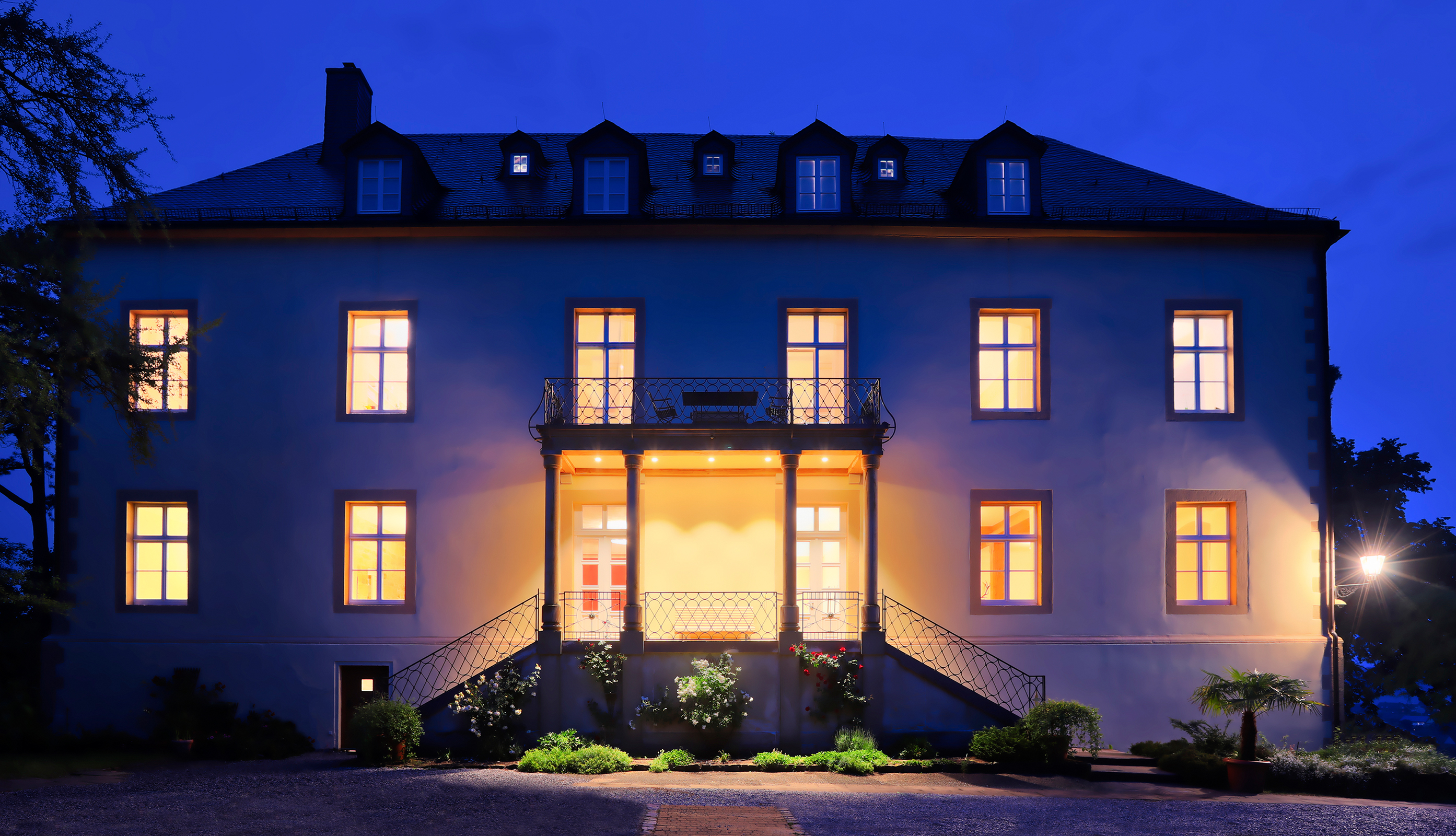 Landau Castle - Hotel Brunnenhaus Schloss Landau - Official website Landau Castle - Hotel Brunnenhaus Schloss Landau - Official website