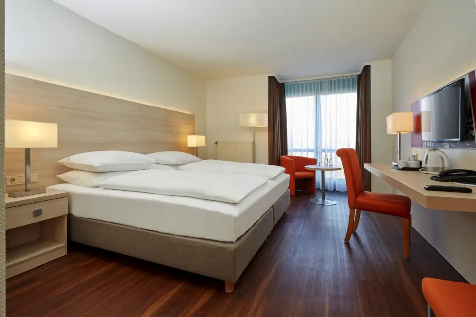 Chambre confortable de l‘hôtel H+ Hotel Limes Thermen Aalen - site internet officiel