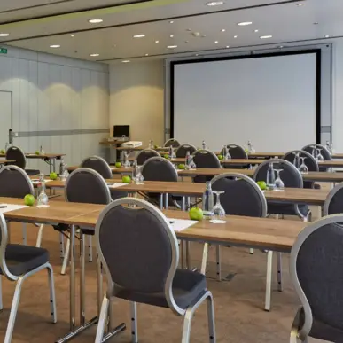 H+ Hotel Stuttgart Herrenberg Tagungsraum im H+ Hotel Stuttgart Herrenberg