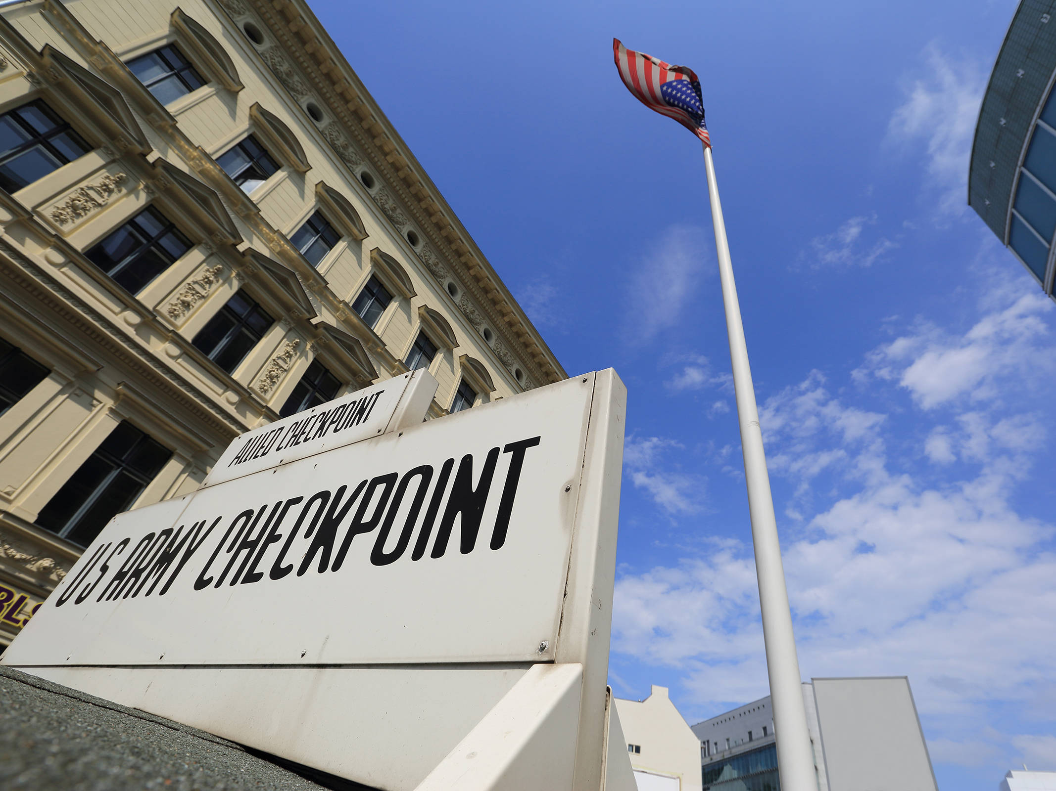 Checkpoint Charlie - H2 Hotel Berlin Alexanderplatz - Offizielle Webseite Checkpoint Charlie - H2 Hotel Berlin Alexanderplatz - Offizielle Webseite