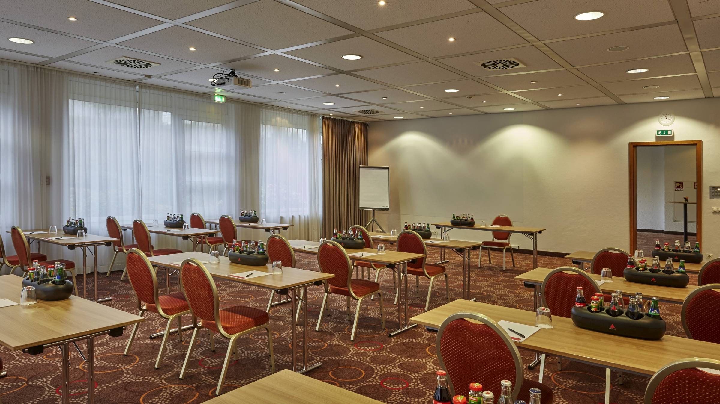 Spacious meeting rooms at the H+ Hotel Wiesbaden Niedernhausen - Official website Spacious meeting rooms at the H+ Hotel Wiesbaden Niedernhausen - Official website