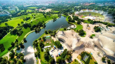 Olympiapark und Olympiasee von oben.
