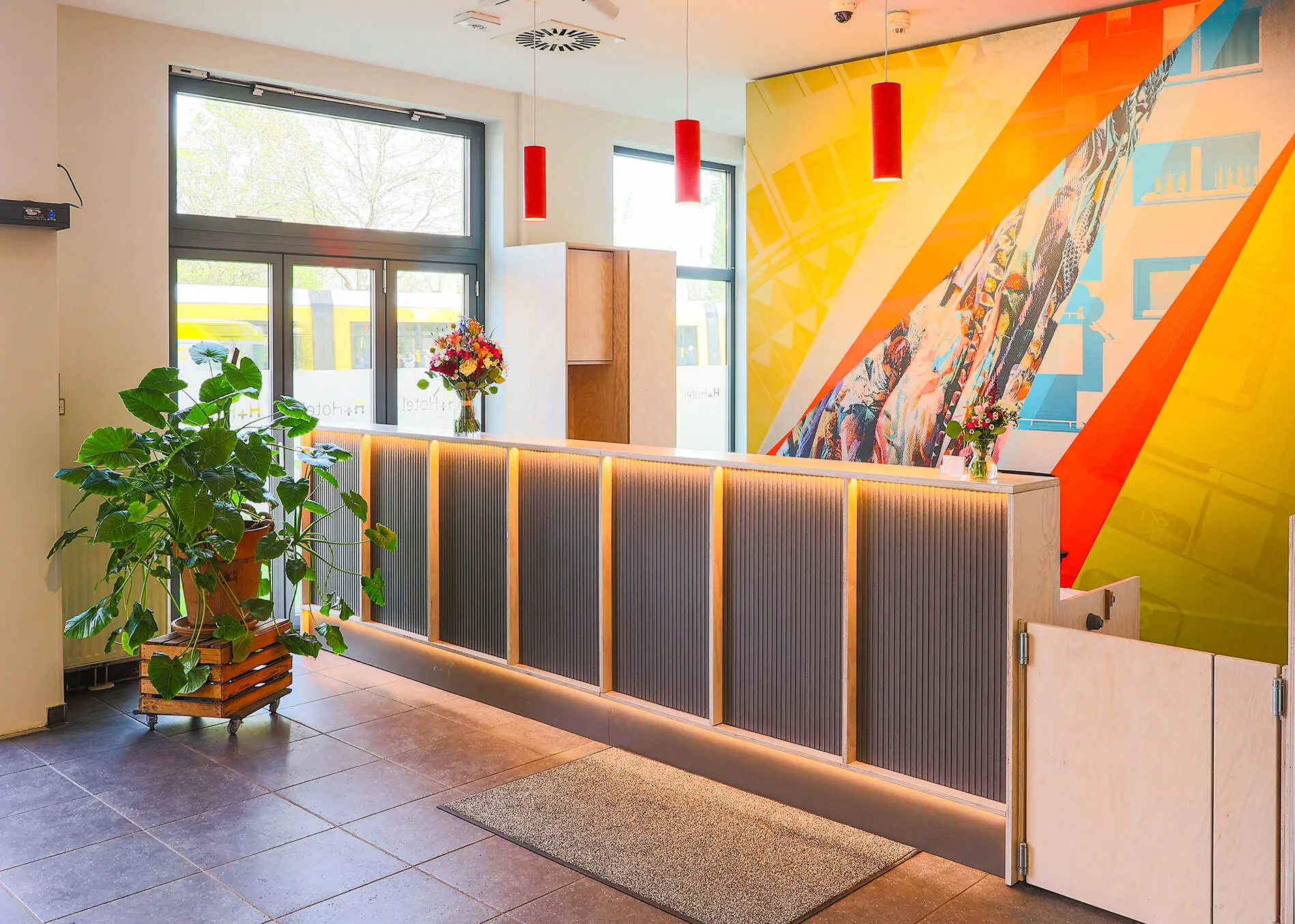 Contact - H+ Hotel 4Youth Berlin