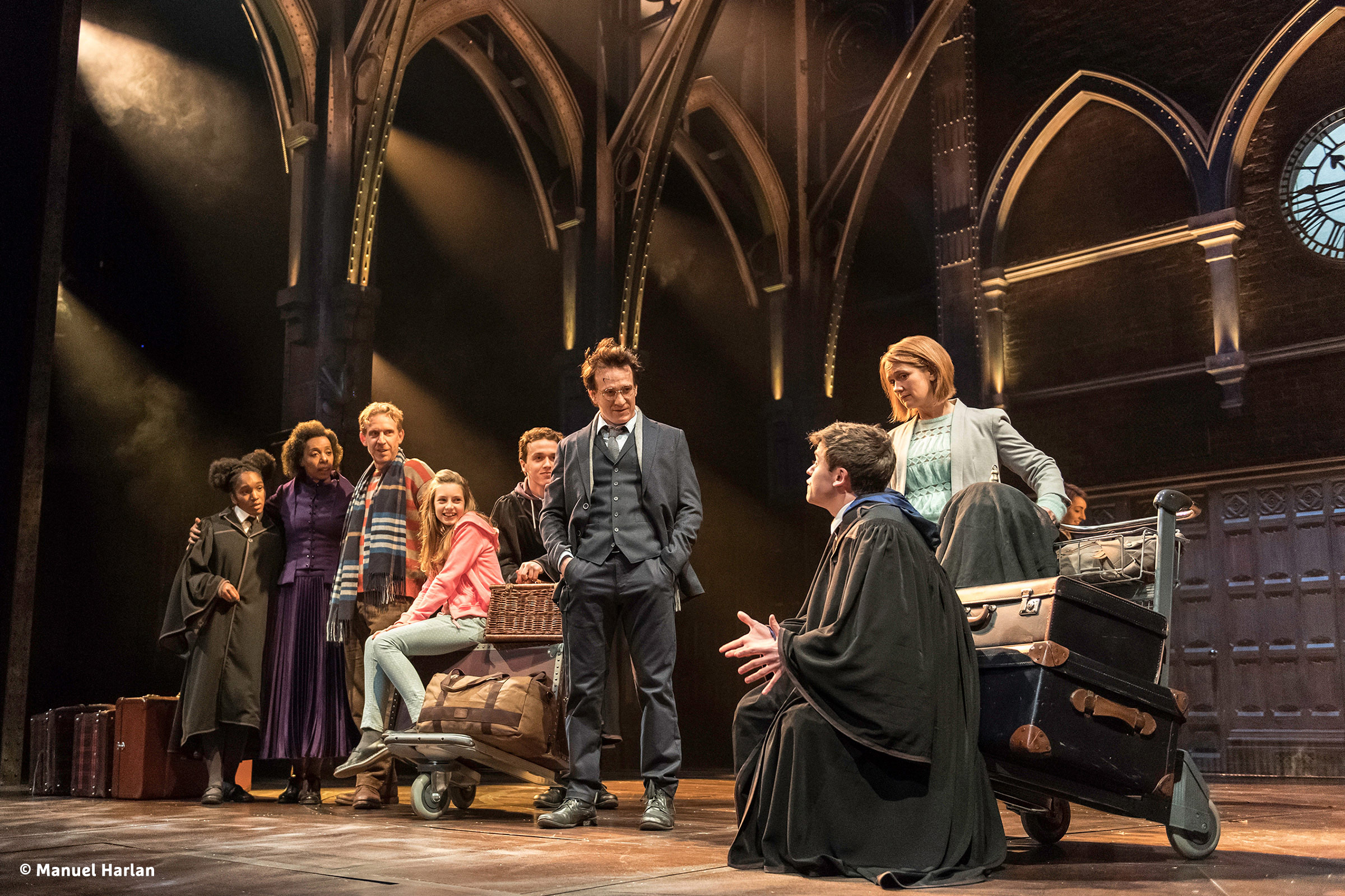 Harry Potter und das verschwundene Kind - H-Hotels.com Harry Potter und das verschwundene Kind - H-Hotels.com