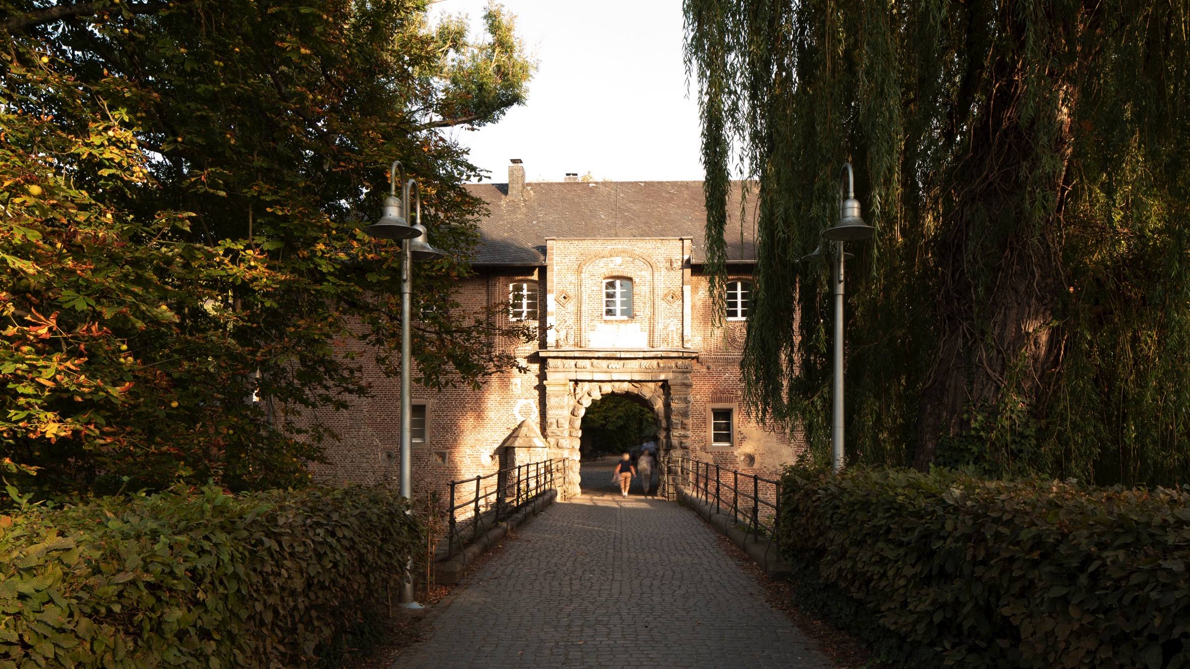 Schloss Rheydt - H4 Hotel Mönchengladbach im BORUSSIA-PARK - Offizielle Webseite Schloss Rheydt - H4 Hotel Mönchengladbach im BORUSSIA-PARK - Offizielle Webseite