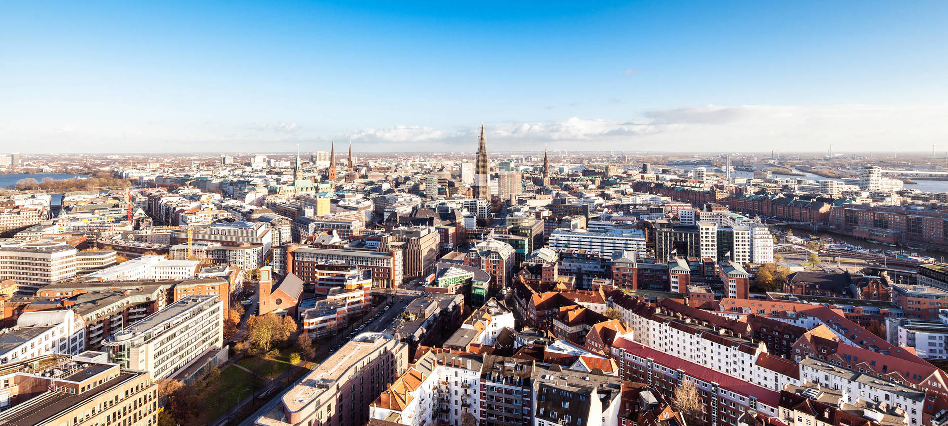 Discover Hamburg with the attractive offers of the Hyperion Hotel Hamburg - Official website
