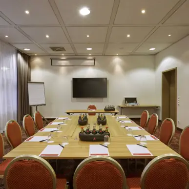 H+ Hotel Wiesbaden Niedernhausen Tagungsraum im H+ Hotel Wiesbaden Niedernhausen