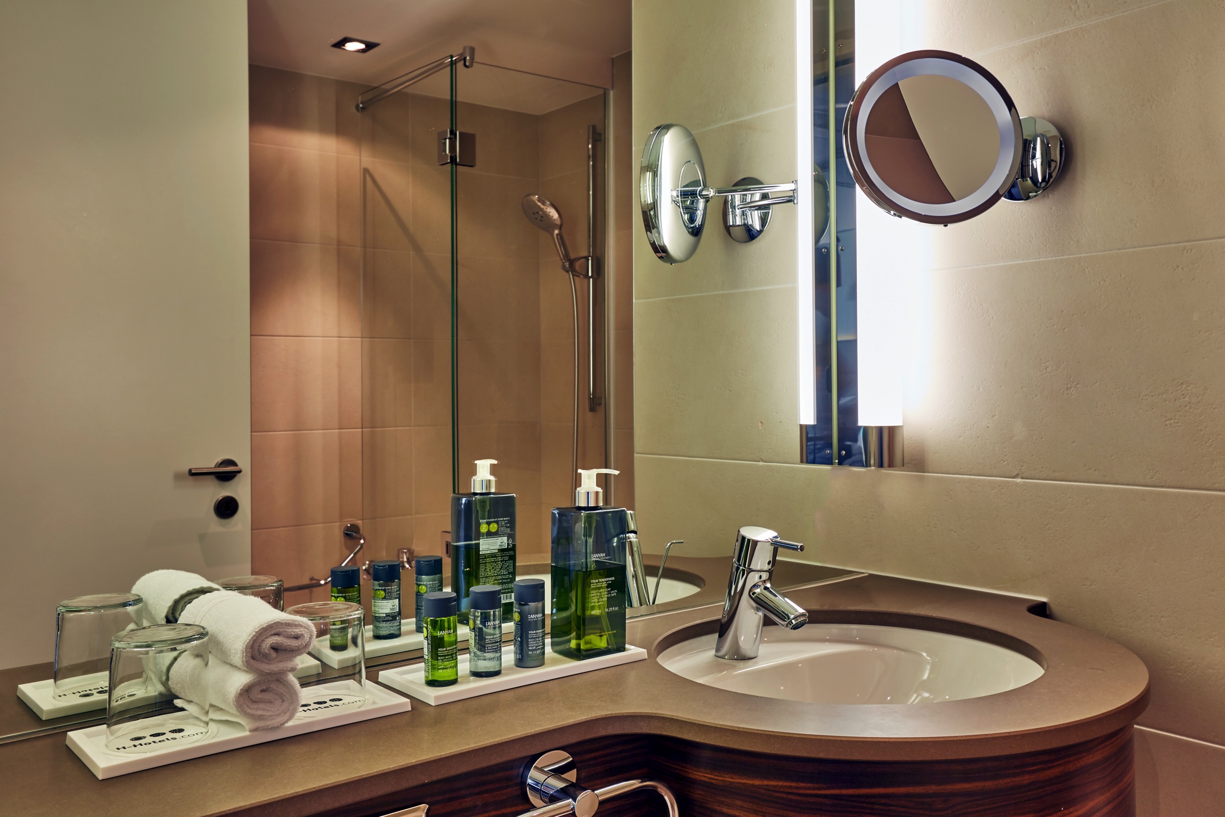 Badezimmer im H4 Hotel Solothurn - Offizielle Webseite Badezimmer im H4 Hotel Solothurn - Offizielle Webseite