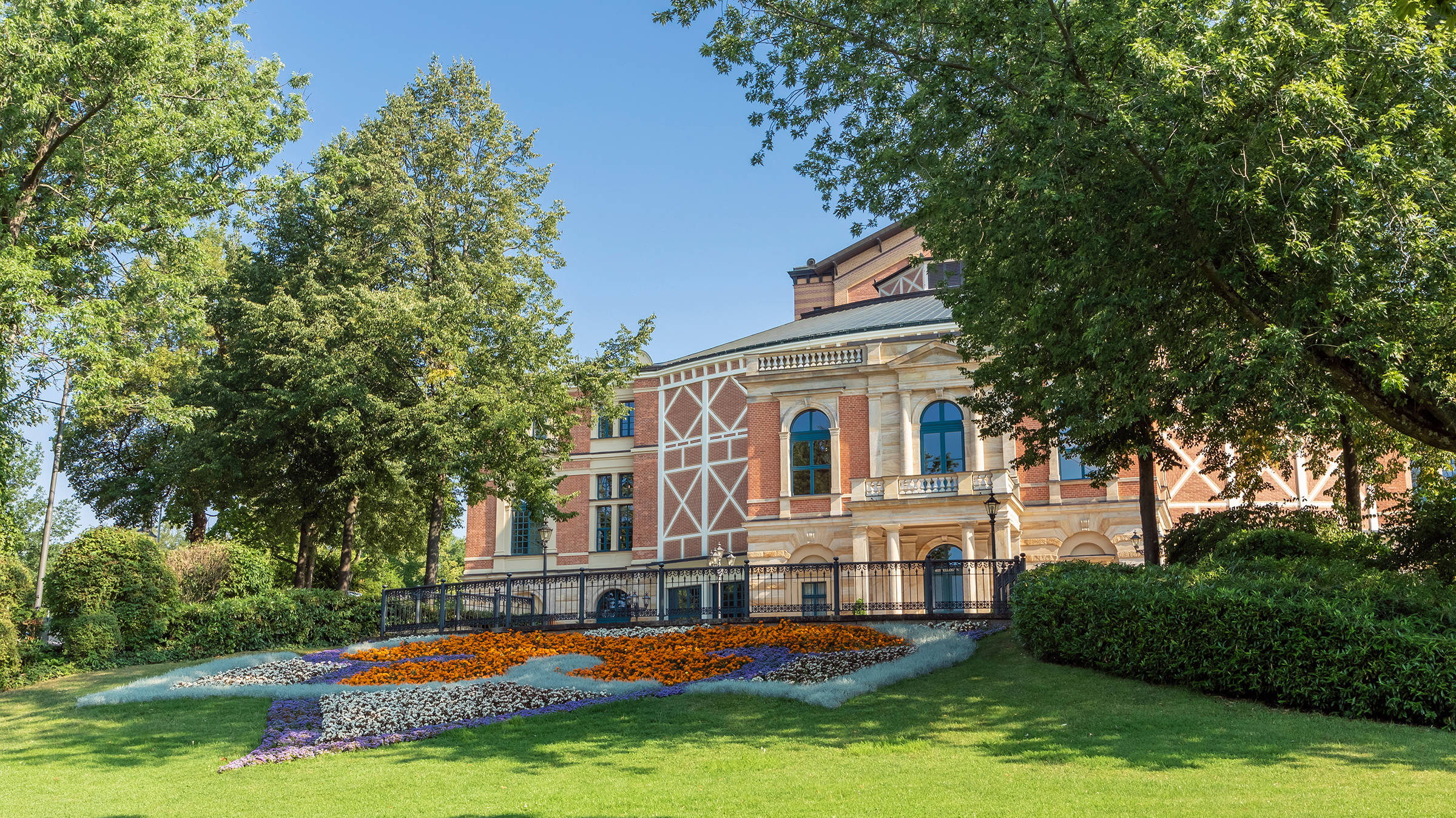 Festspielhaus Bayreuth - H4 Hotel Residenzschloss Bayreuth - Official website Festspielhaus Bayreuth - H4 Hotel Residenzschloss Bayreuth - Official website
