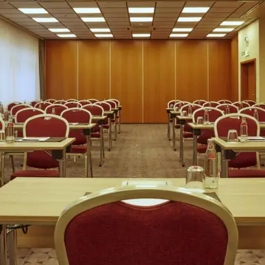 H+ Hotel Darmstadt Tagungsraum im H+ Hotel Darmstadt