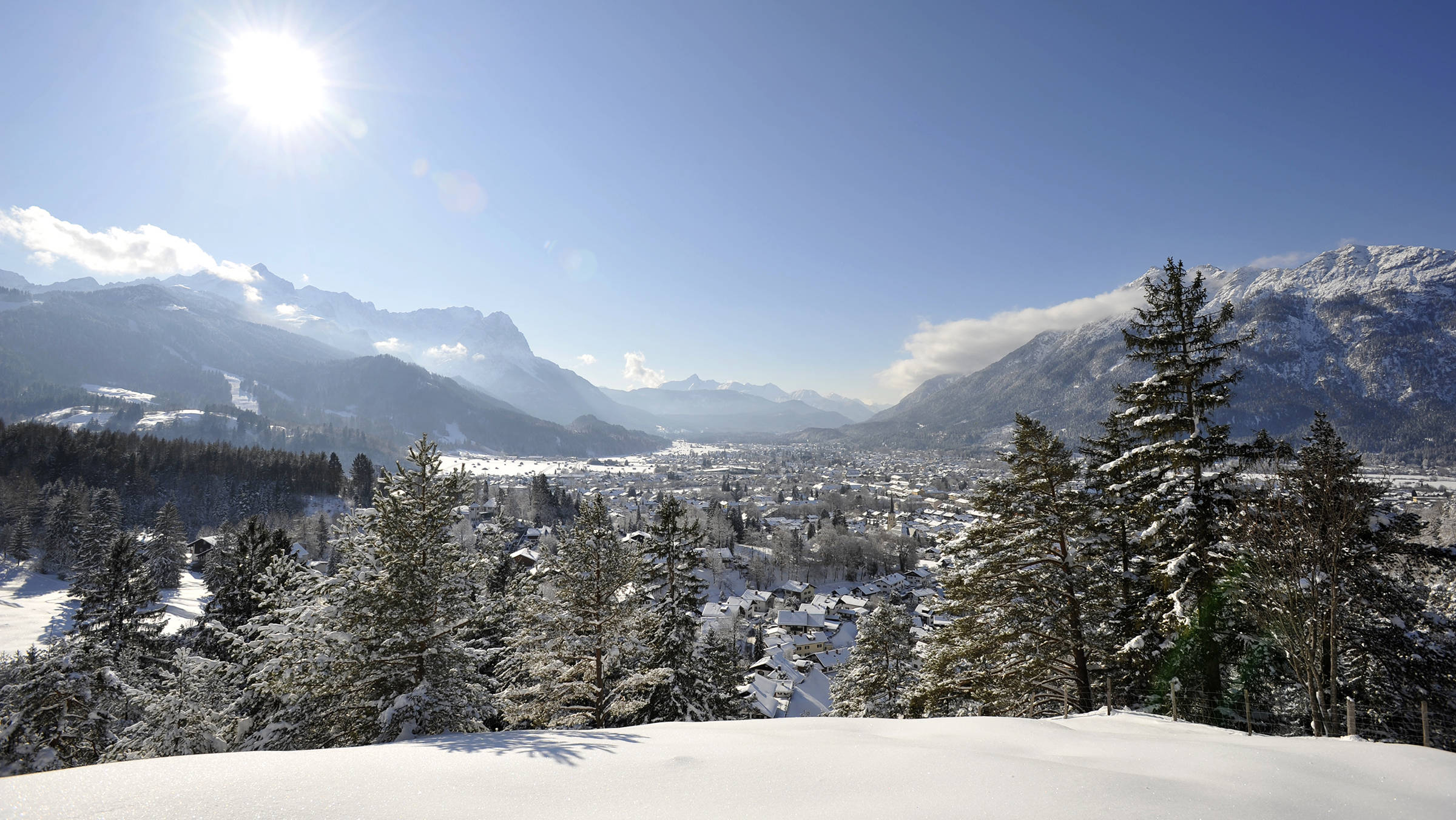 Panorama von Garmisch-Partenkirchen - Hyperion Hotel Garmisch-Partenkirchen - Offizielle Webseite Panorama von Garmisch-Partenkirchen - Hyperion Hotel Garmisch-Partenkirchen - Offizielle Webseite