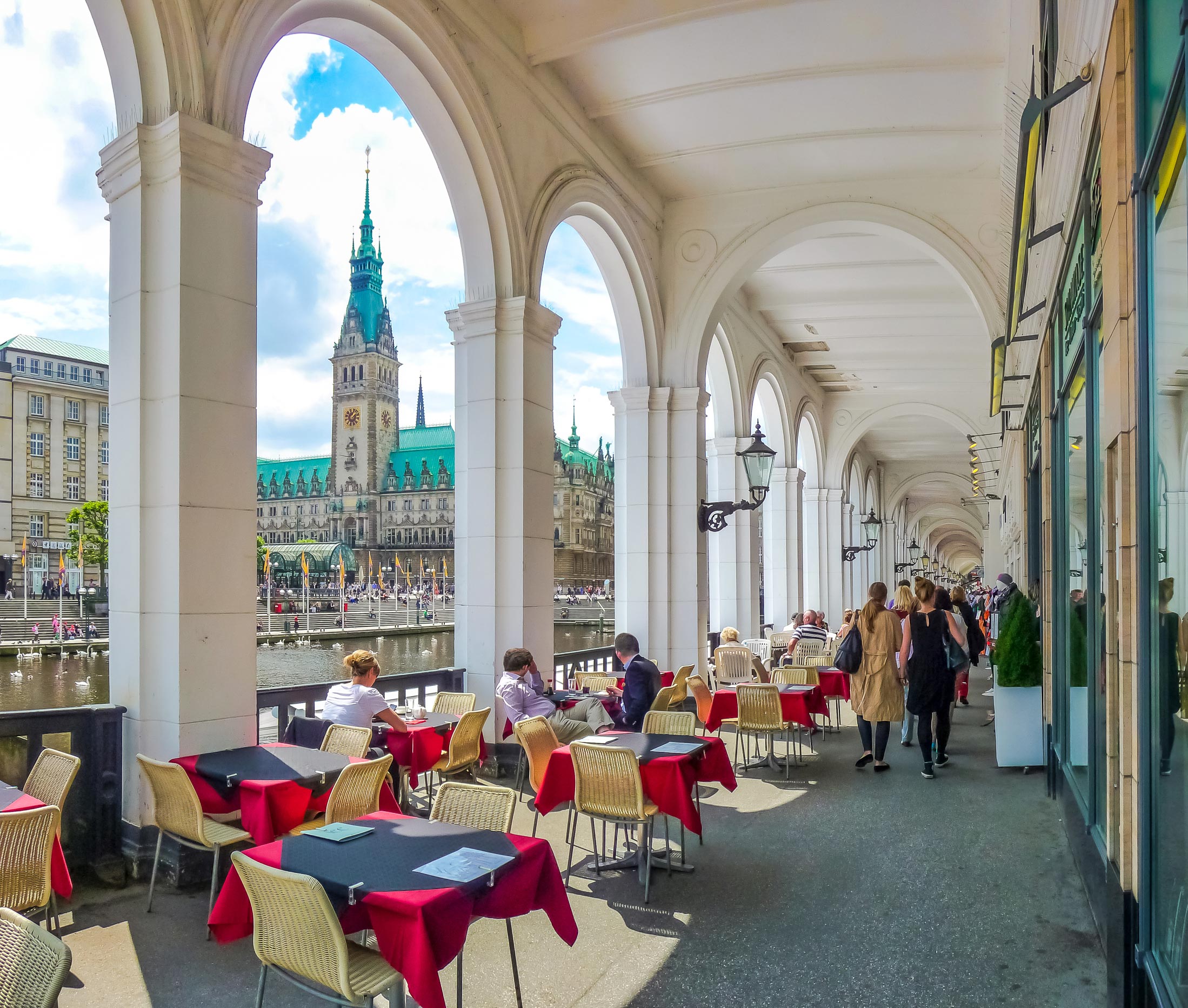 Alsterarkaden in Hamburg - Städtereise nach Hamburg mit H-Hotels.com - Offizielle Webseite Alsterarkaden in Hamburg - Städtereise nach Hamburg mit H-Hotels.com - Offizielle Webseite