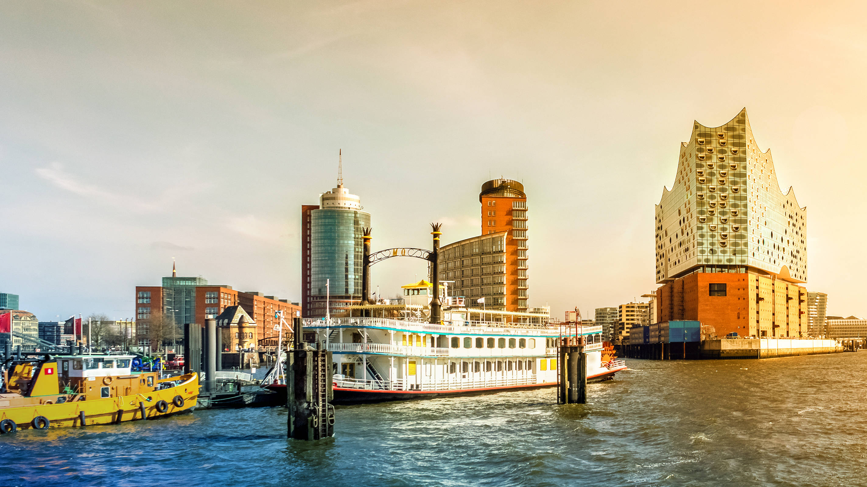 Hamburger Hafen - Städtereise nach Hamburg mit H-Hotels.com - Offizielle Webseite Hamburger Hafen - Städtereise nach Hamburg mit H-Hotels.com - Offizielle Webseite