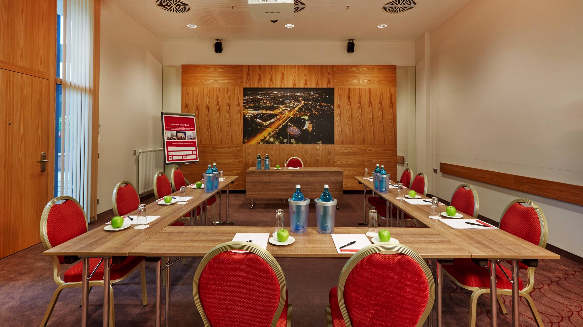 Konferenzraum im H4 Hotel München Messe - Offizielle Webseite Konferenzraum im H4 Hotel München Messe - Offizielle Webseite