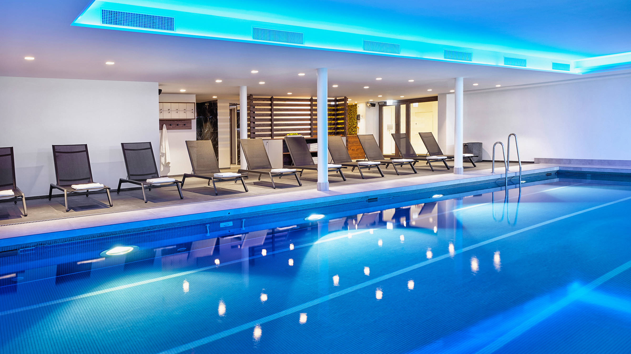Swimming pool at the H+ Hotel & SPA Engelberg - Official website Swimming pool at the H+ Hotel & SPA Engelberg - Official website