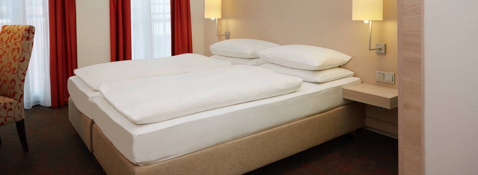 Comfort room at the H+ Hotel München - Official website