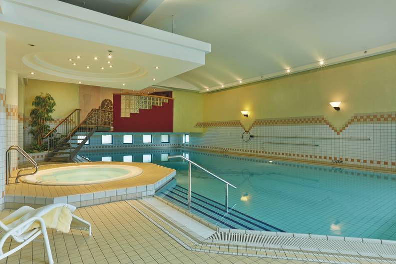 Swimming pool at the H4 Hotel Hannover Messe -Official website