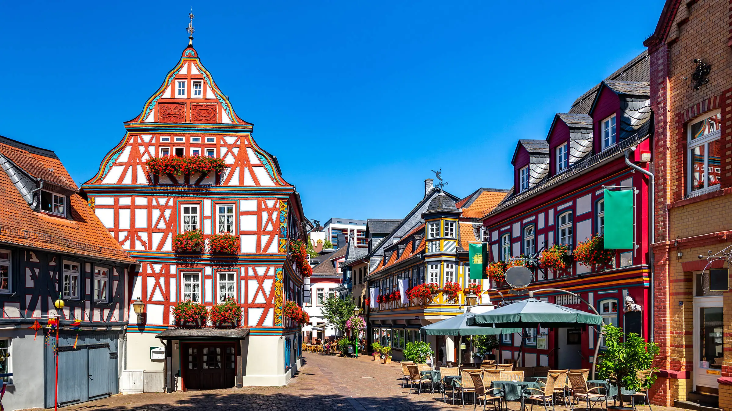 Market square in Idstein with colourful half-timbered houses.