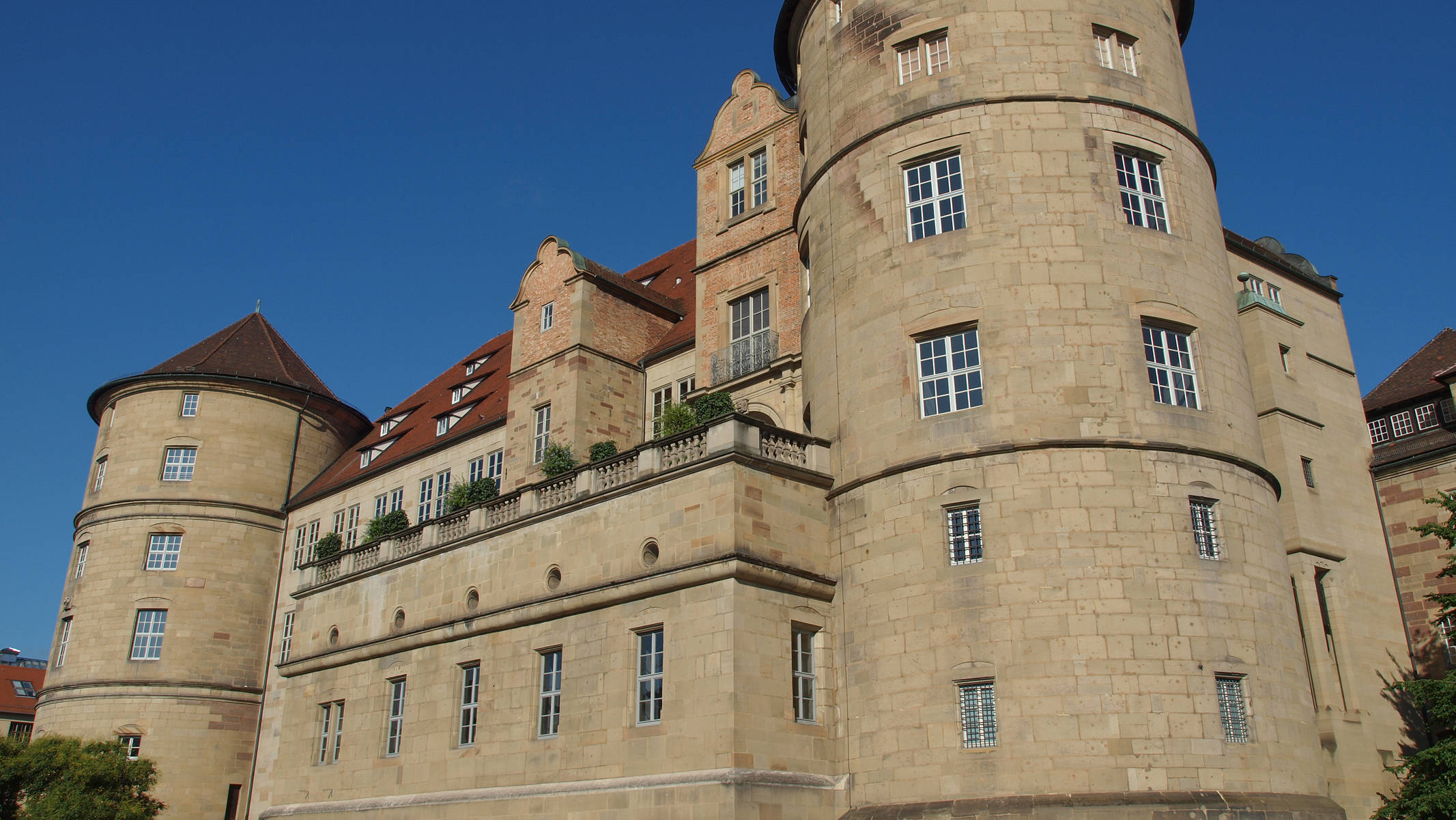 Altes Schloss in Stuttgart - H+ Hotel Stuttgart Herrenberg - Offizielle Webseite Altes Schloss in Stuttgart - H+ Hotel Stuttgart Herrenberg - Offizielle Webseite