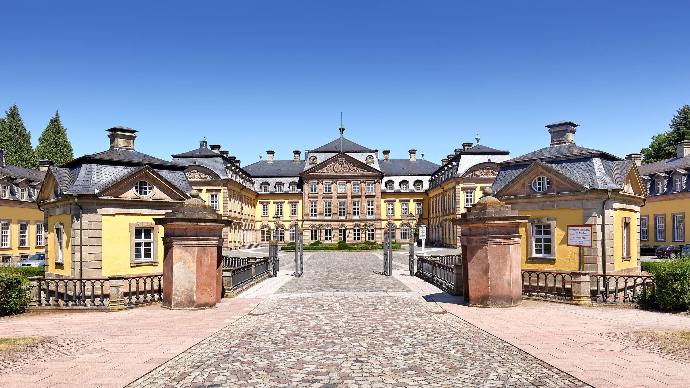 Residenzschloss Bad Arolsen - Hotel Brunnenhaus Schloss Landau - Offizielle Webseite Residenzschloss Bad Arolsen - Hotel Brunnenhaus Schloss Landau - Offizielle Webseite