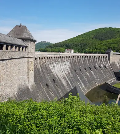 Edersee stuwdam van voren