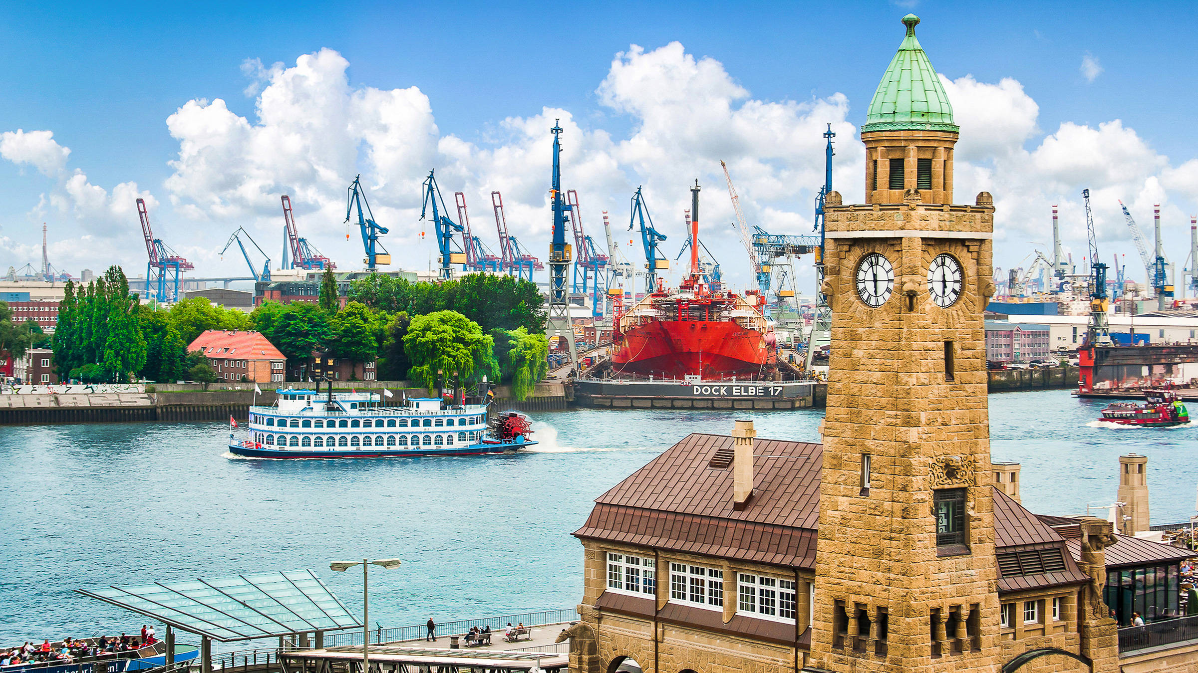 Landungsbrücken - Städtereise nach Hamburg mit H-Hotels.com - Offizielle Webseite Landungsbrücken - Städtereise nach Hamburg mit H-Hotels.com - Offizielle Webseite