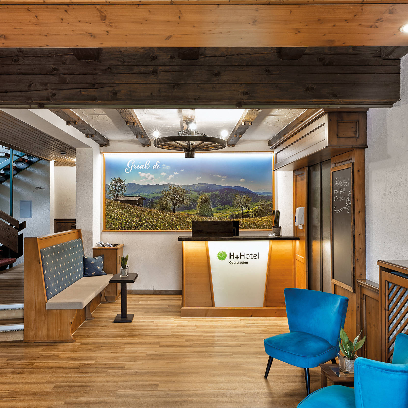 Reception H+ Hotel Oberstaufen