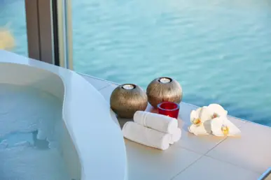 Primo piano della vasca idromassaggio dell'hotel. Primo piano della vasca idromassaggio dell'hotel.