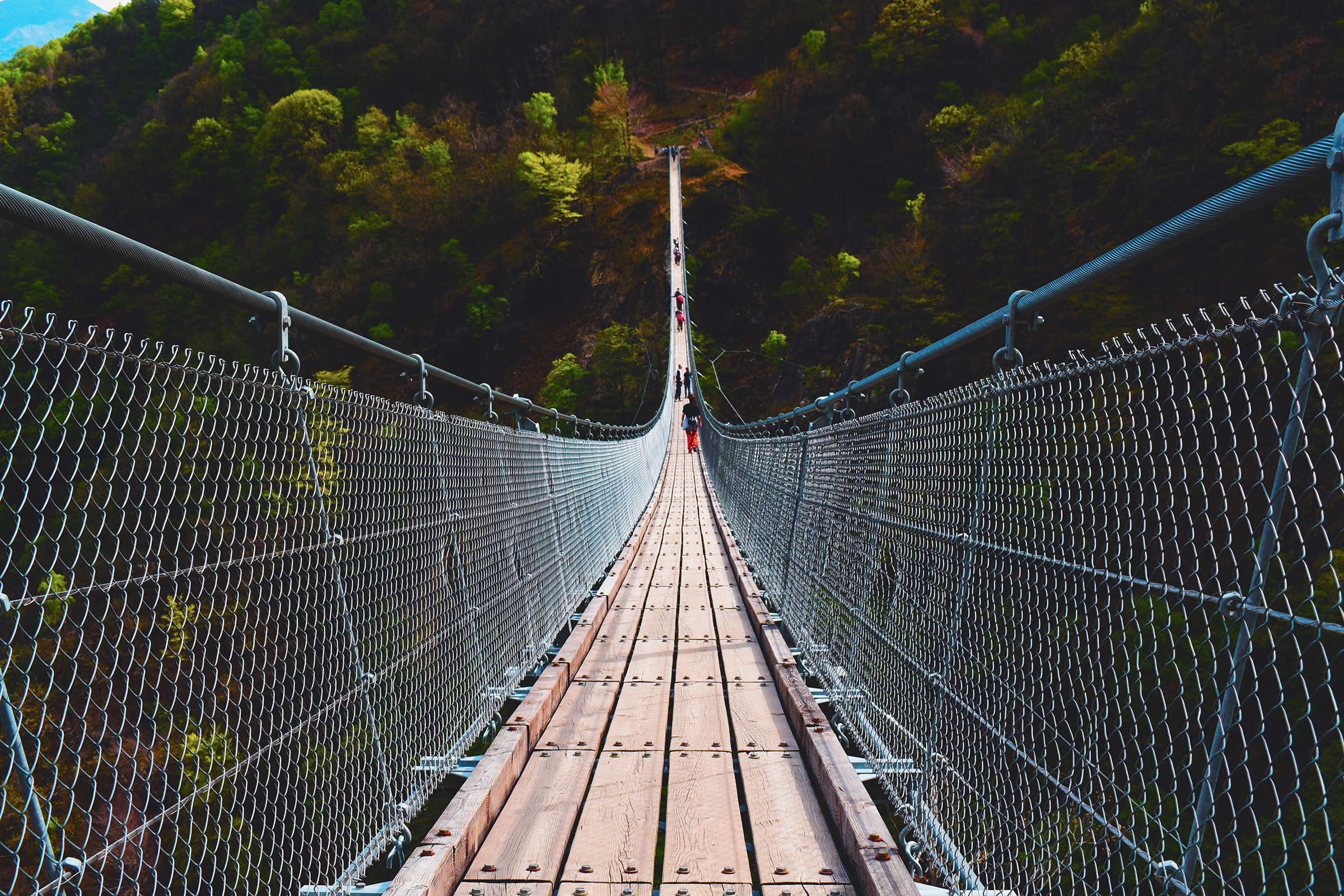 Hängebrücke in Curzutt | H-Hotels.com Hängebrücke in Curzutt | H-Hotels.com