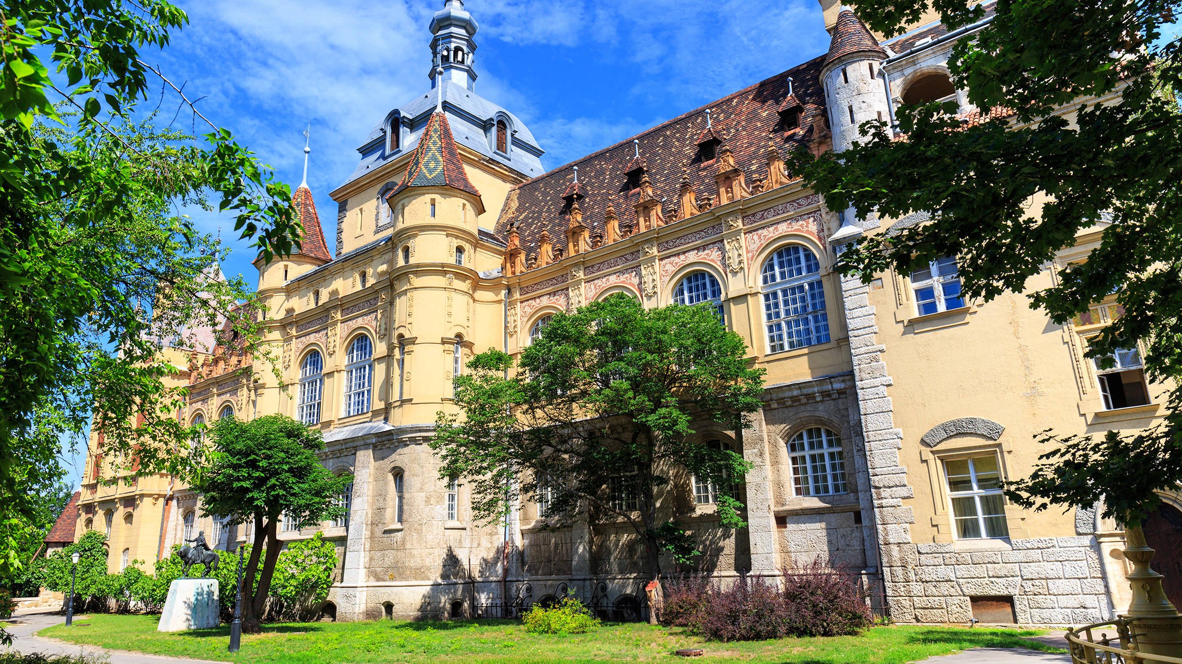 Burg Vajdahunyad in Budapest besuchen - H2 Hotel Budapest - Offizielle Webseite