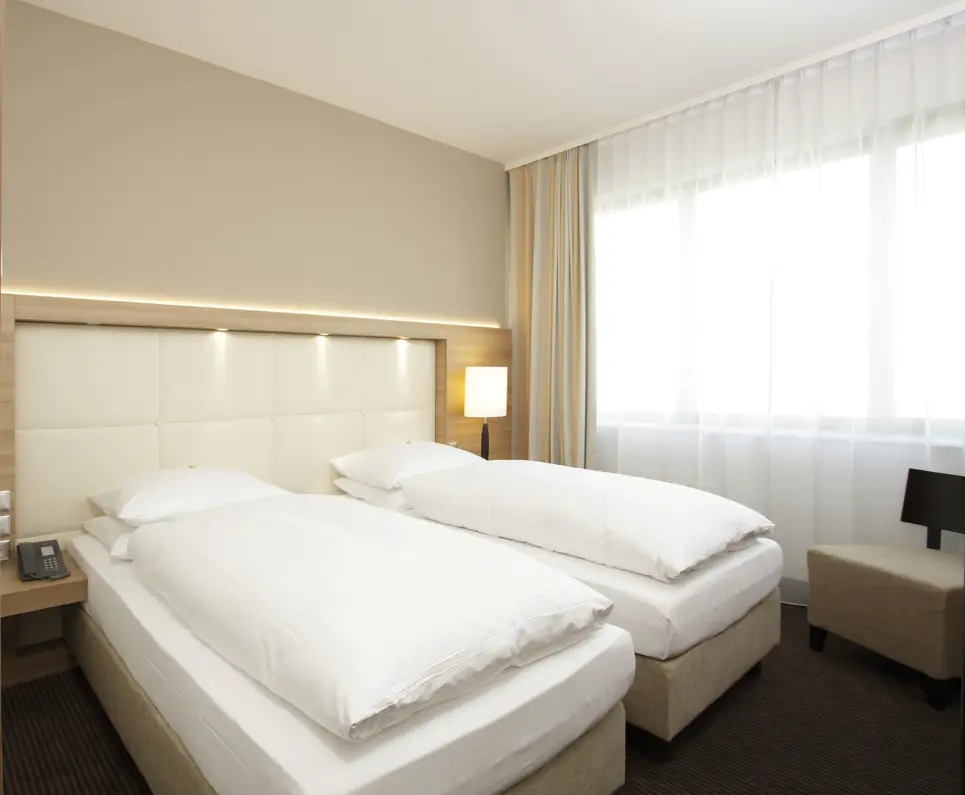 Modern comfort twin room at the H4 Hotel Berlin Alexanderplatz - Official website